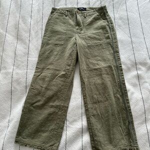 Lulu’s Cropped Wide leg pants with side detailing